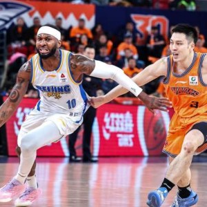 开云体育-CBA争冠形势大变！两大豪门轰然倒下，上海成搅局者，黑马俯冲前4